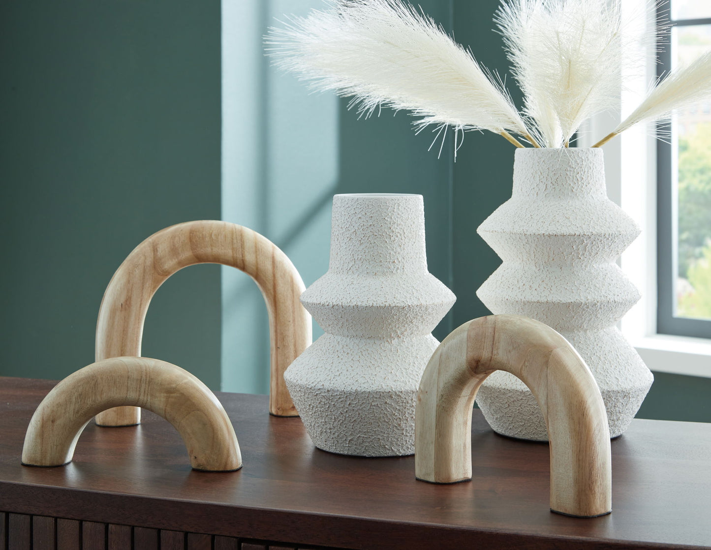 Maddwarth - White / Natural Brown - Accessory Set (Set of 5)